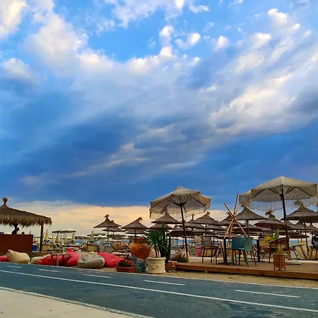 Daire Sandy Blue Sea