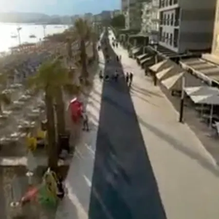 Sandy Blue Sea Daire