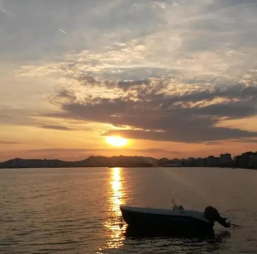 Daire Sandy Blue Sea