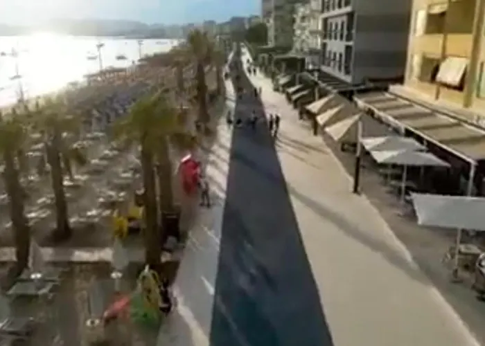 Sandy Blue Sea Daire